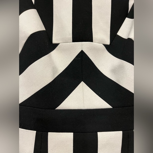 Karen Millen Black and White Dress Size 6 Price firm - Picture 3 of 5